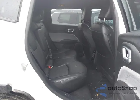 2024 Jeep Compass Latitude 4X4 z USA, uszkodzony, nr VIN 3C4NJDBN5RT103711